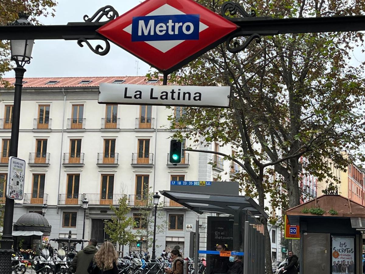 Carlos close the plaza mayor Madrid Exterior foto